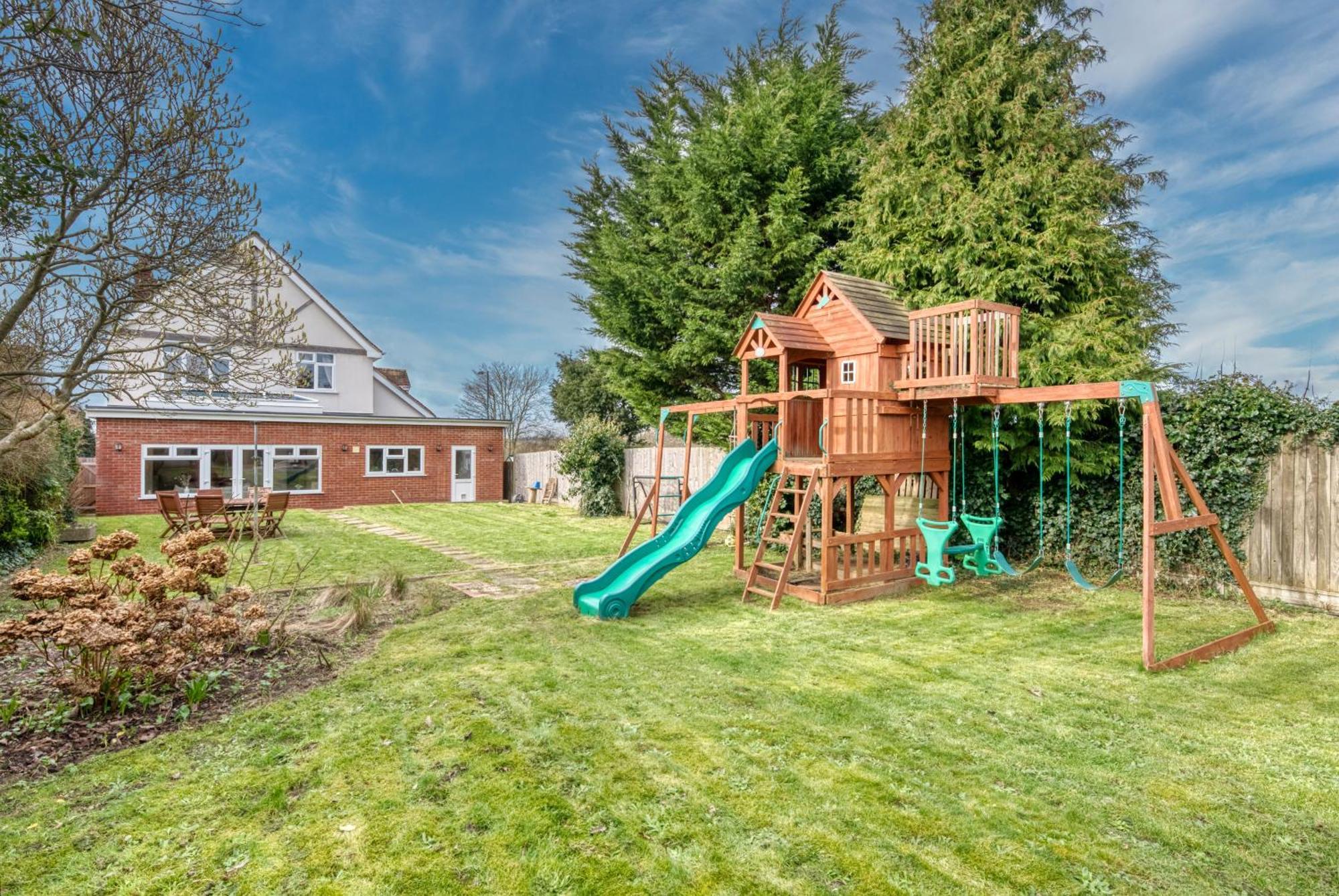 Long Term And Summer Special Offer! 5-Bedroom Spacious, Stunning Design, Sociable Areas & Cosy House Near South Downs Park, Sleeps 11 With Games Room, Private Parking And Garden- By Blue Puffin Stays Waterlooville Bagian luar foto