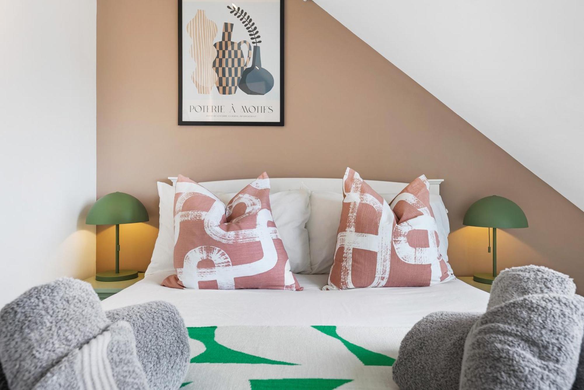 Long Term And Summer Special Offer! 5-Bedroom Spacious, Stunning Design, Sociable Areas & Cosy House Near South Downs Park, Sleeps 11 With Games Room, Private Parking And Garden- By Blue Puffin Stays Waterlooville Bagian luar foto