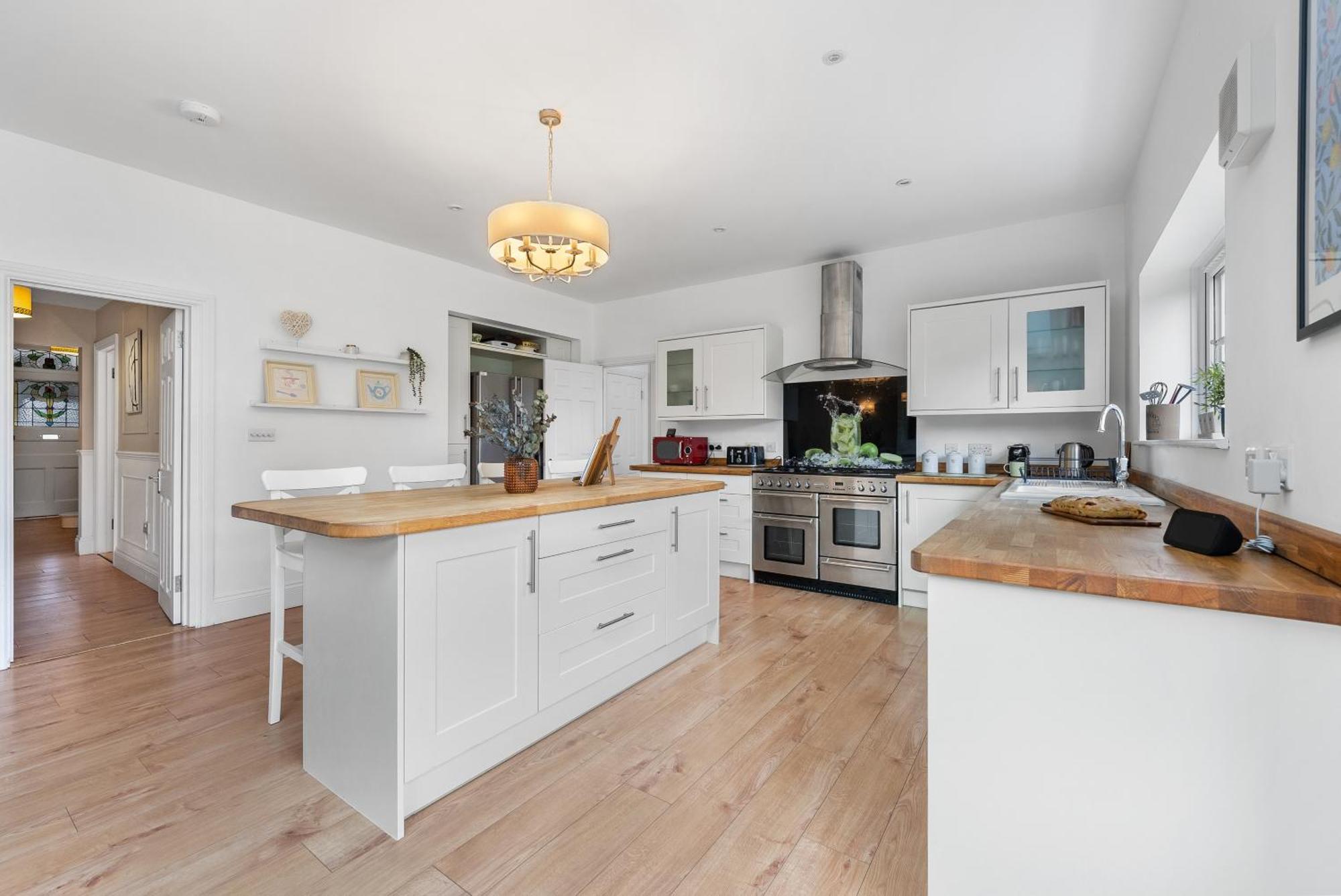Long Term And Summer Special Offer! 5-Bedroom Spacious, Stunning Design, Sociable Areas & Cosy House Near South Downs Park, Sleeps 11 With Games Room, Private Parking And Garden- By Blue Puffin Stays Waterlooville Bagian luar foto
