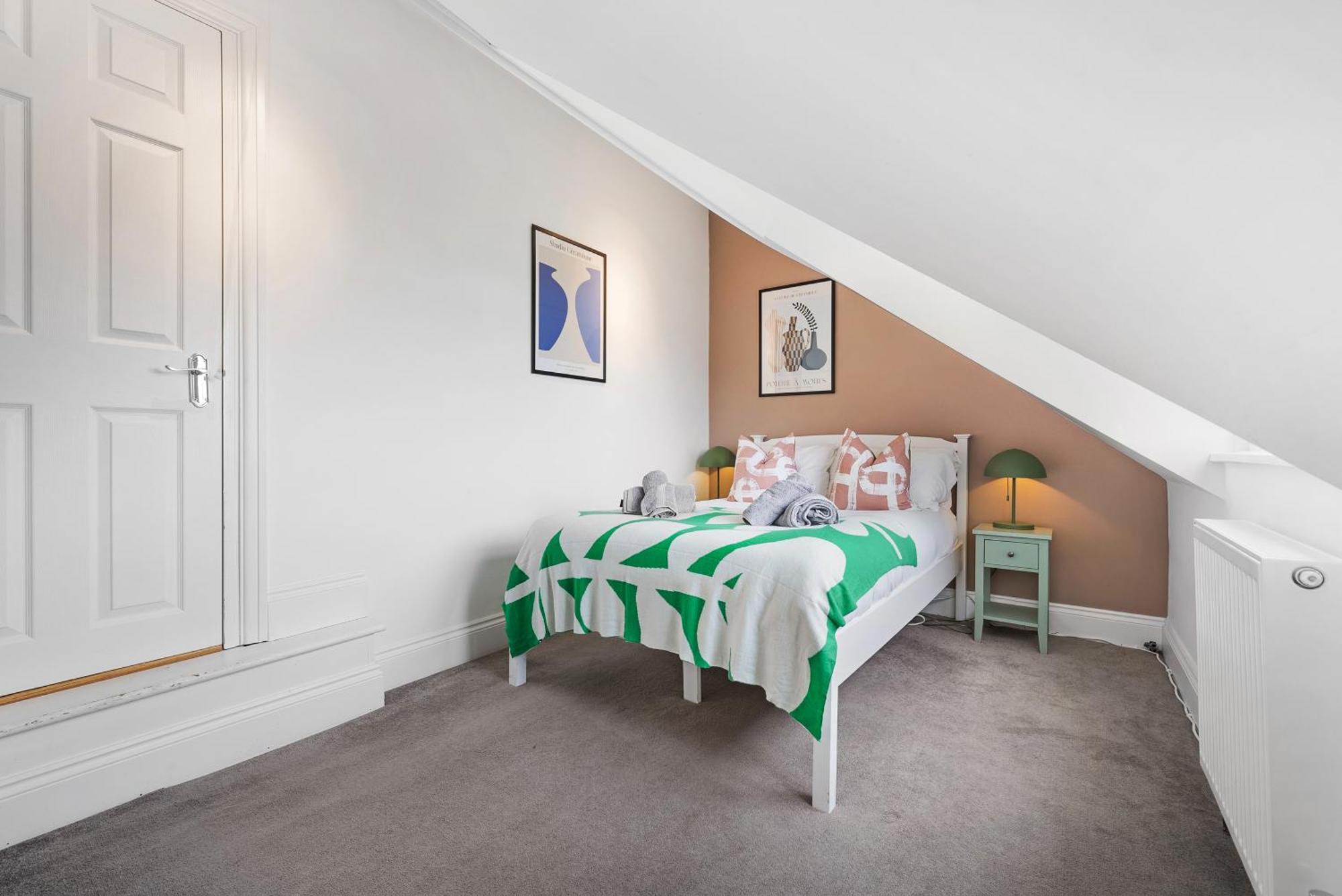 Long Term And Summer Special Offer! 5-Bedroom Spacious, Stunning Design, Sociable Areas & Cosy House Near South Downs Park, Sleeps 11 With Games Room, Private Parking And Garden- By Blue Puffin Stays Waterlooville Bagian luar foto