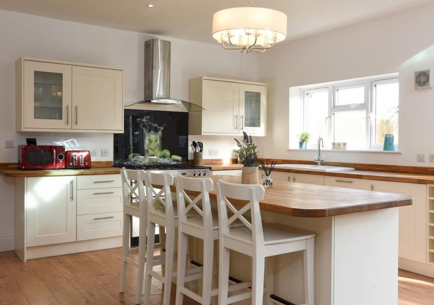 Long Term And Summer Special Offer! 5-Bedroom Spacious, Stunning Design, Sociable Areas & Cosy House Near South Downs Park, Sleeps 11 With Games Room, Private Parking And Garden- By Blue Puffin Stays Waterlooville Bagian luar foto